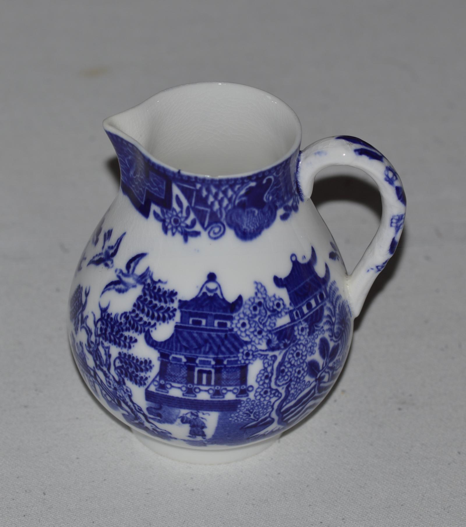 1909 Royal Worcester Blue & White Cream Jug with Chinese Pagoda Pattern (1 of 8)