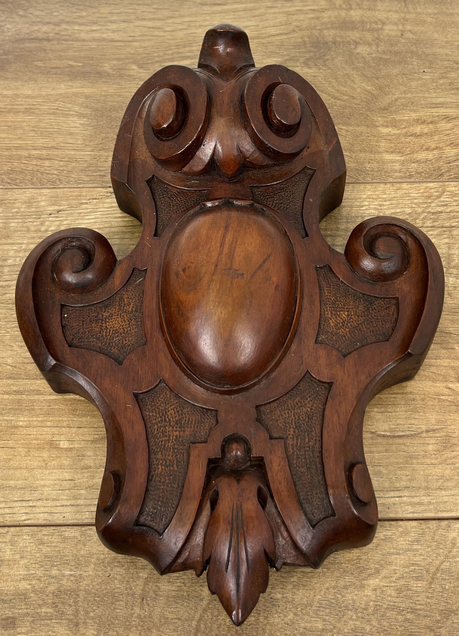 Pediment Antique French Style Walnut Hand Carved Decorative Crest (1 of 5) Pediment Antique French Style Walnut Hand Carved Decorative Crest (1 of 5)