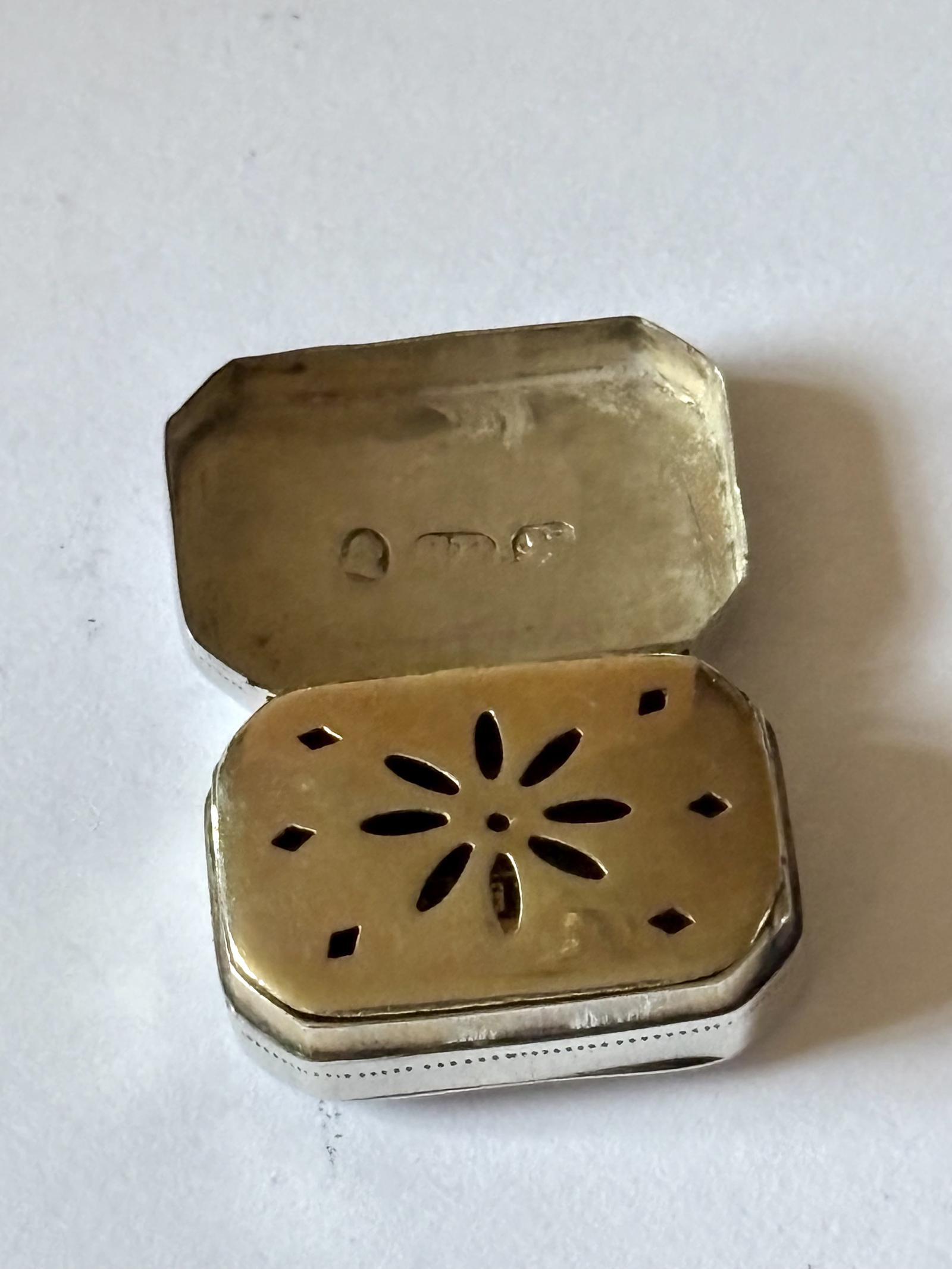 George III Curved Silver Gilt Vinaigrette Birmingham 1790 Samuel Pemberton (1 of 11)