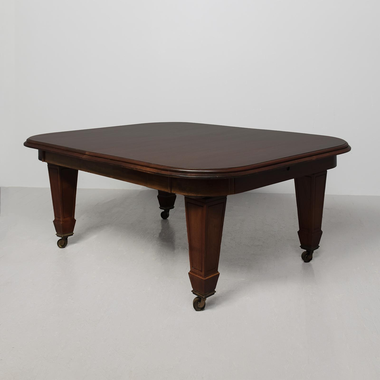 Massive Victorian Mahogany Dining Table with 5 Original Leaves (1 of 15) Massive Victorian Mahogany Dining Table with 5 Original Leaves (1 of 15)