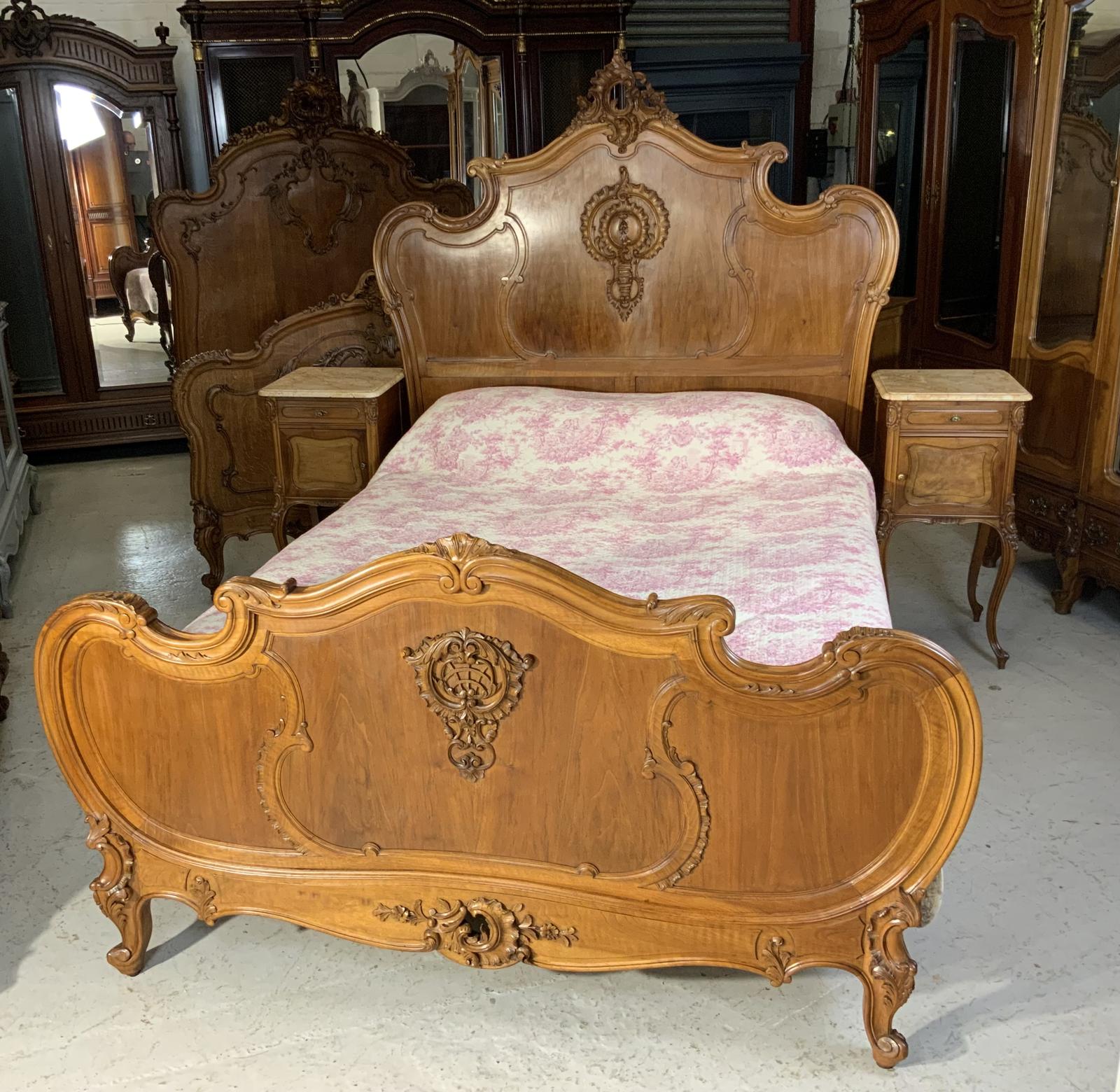 Carved Walnut King Size Bed & Matching Bedside Cabinets (1 of 27)