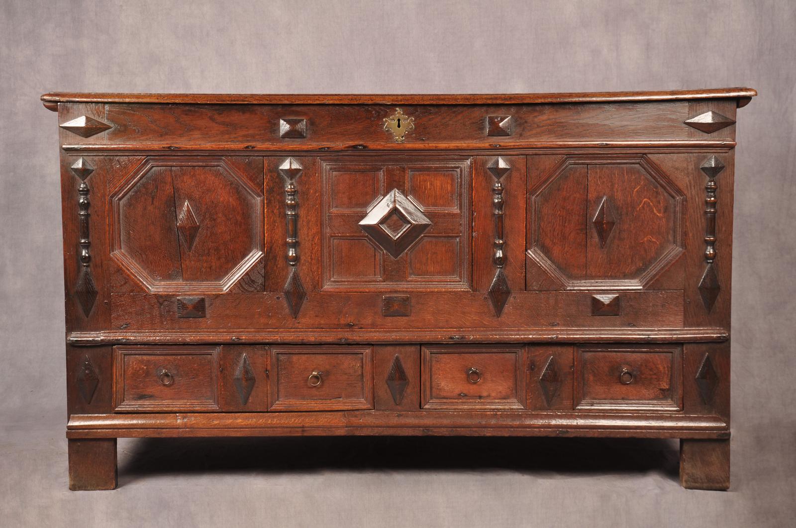 Charles II Oak Mule Kist (1 of 12) Charles II Oak Mule Kist (1 of 12)