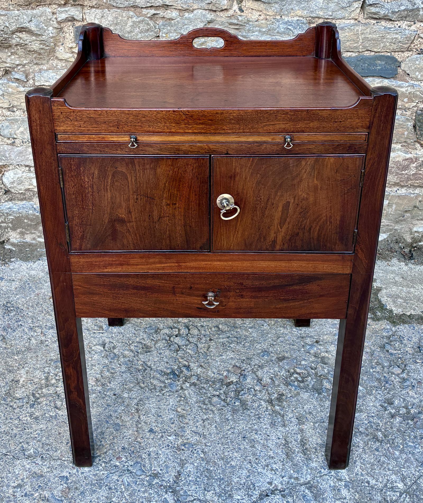 Georgian Mahogany Tray Top Commode (1 of 12) Georgian Mahogany Tray Top Commode (1 of 12)