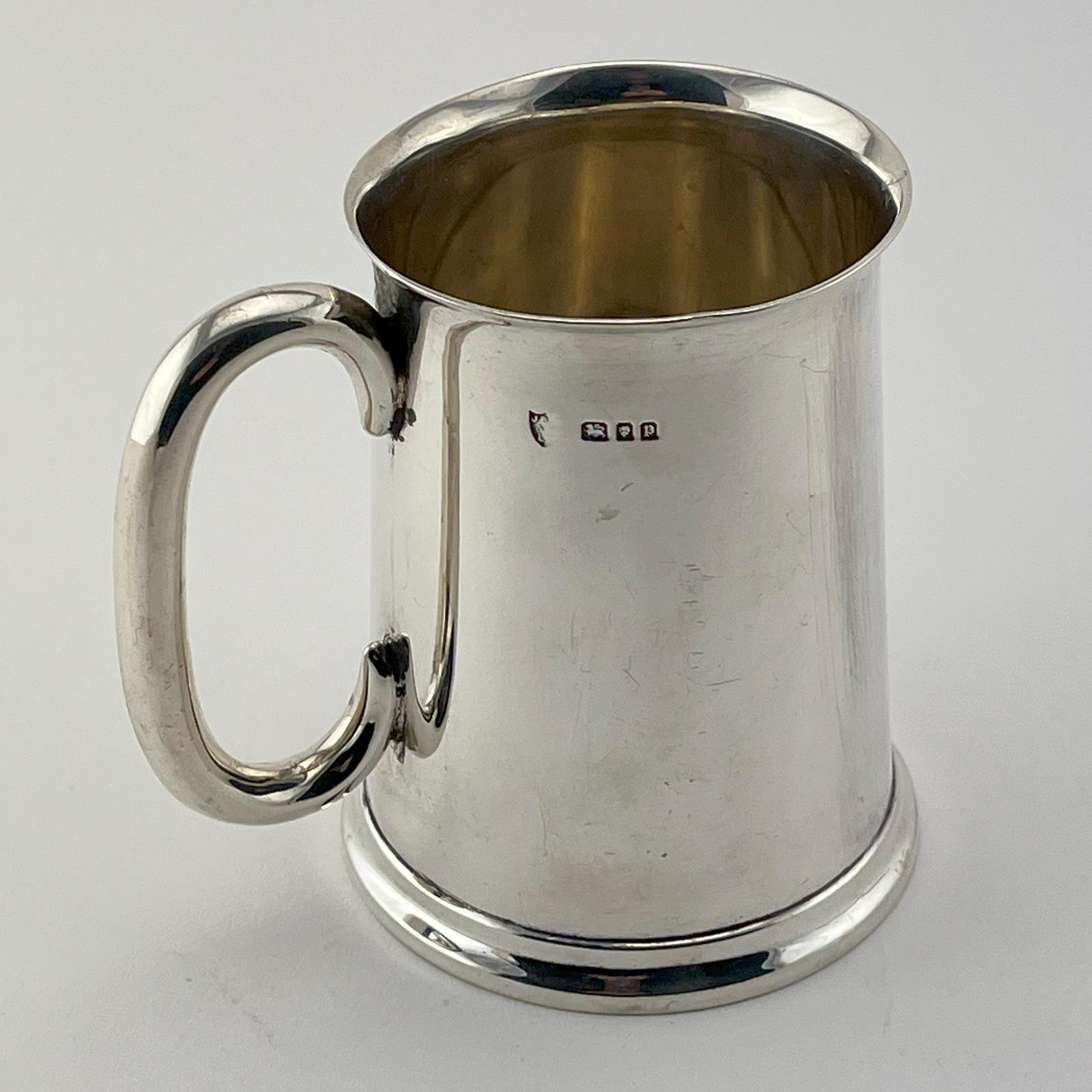 Handsome Sterling Silver Pint Mug with Plain Unengraved Body (1 of 4) Handsome Sterling Silver Pint Mug with Plain Unengraved Body (1 of 4)