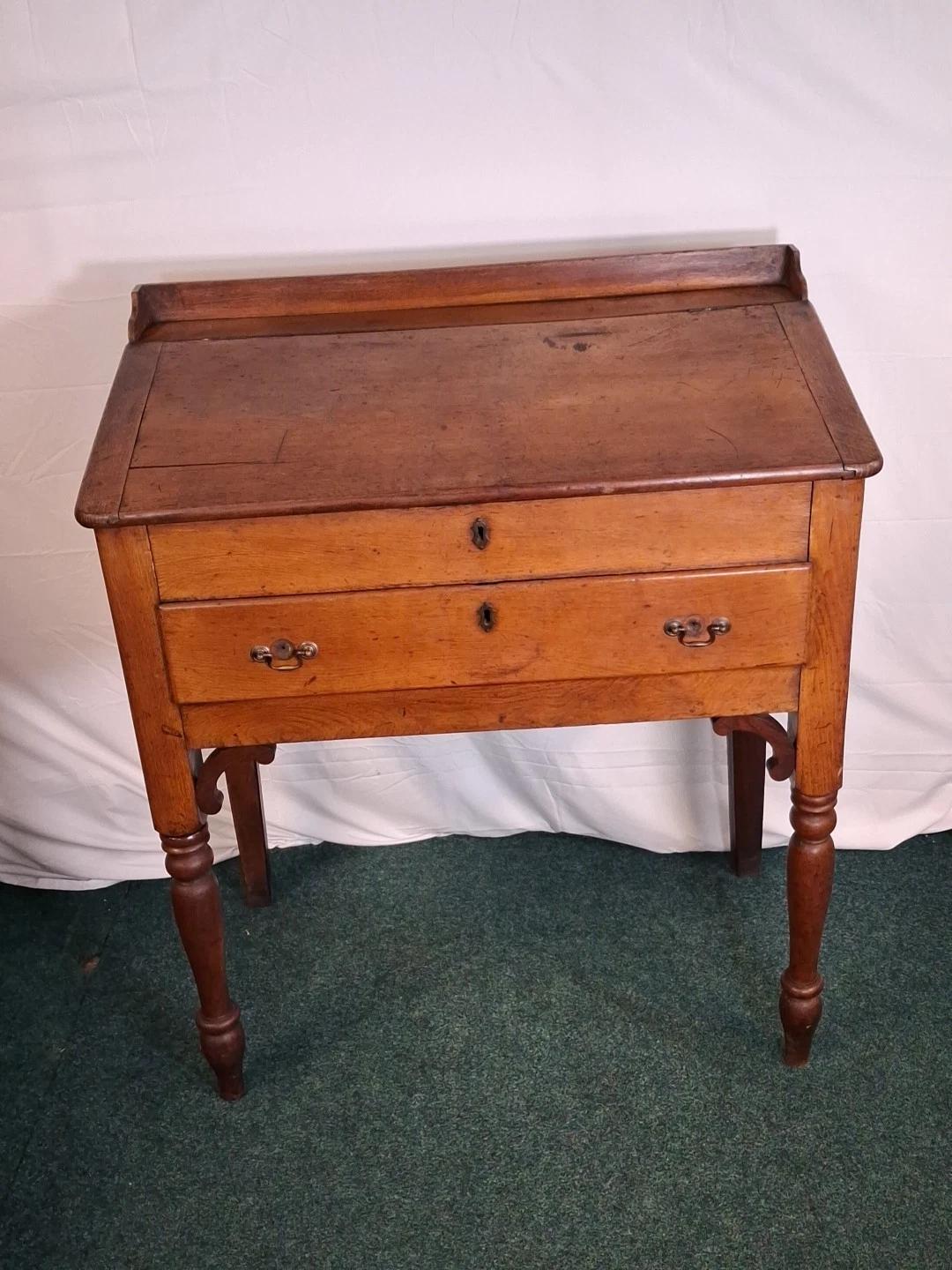 Victorian Clerks Desk Beautiful Condition with Lots of Patina (1 of 9)