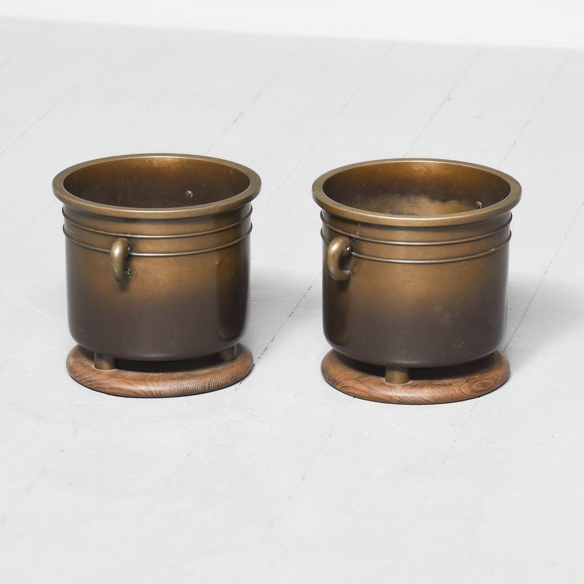 Pair of Meiji Hibathi Bronze Pots (1 of 6)