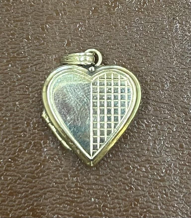 9ct Yellow Gold Heart Locket (1 of 3)