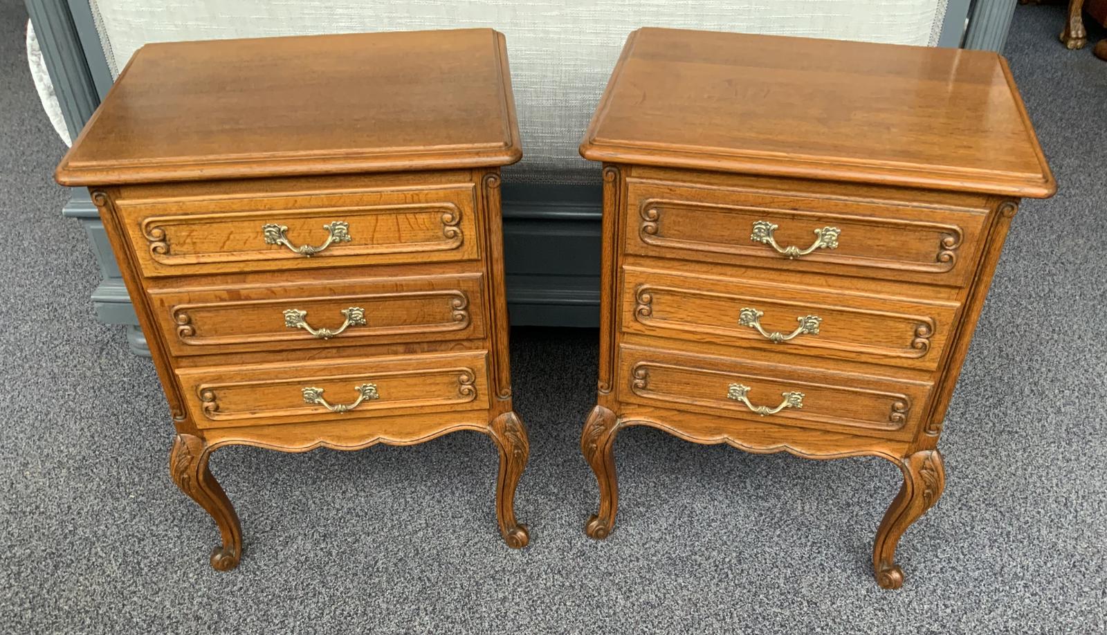 PAIR OF FRENCH GOLDEN OAK BEDSIDE CABINETS (1 of 7) PAIR OF FRENCH GOLDEN OAK BEDSIDE CABINETS (1 of 7)