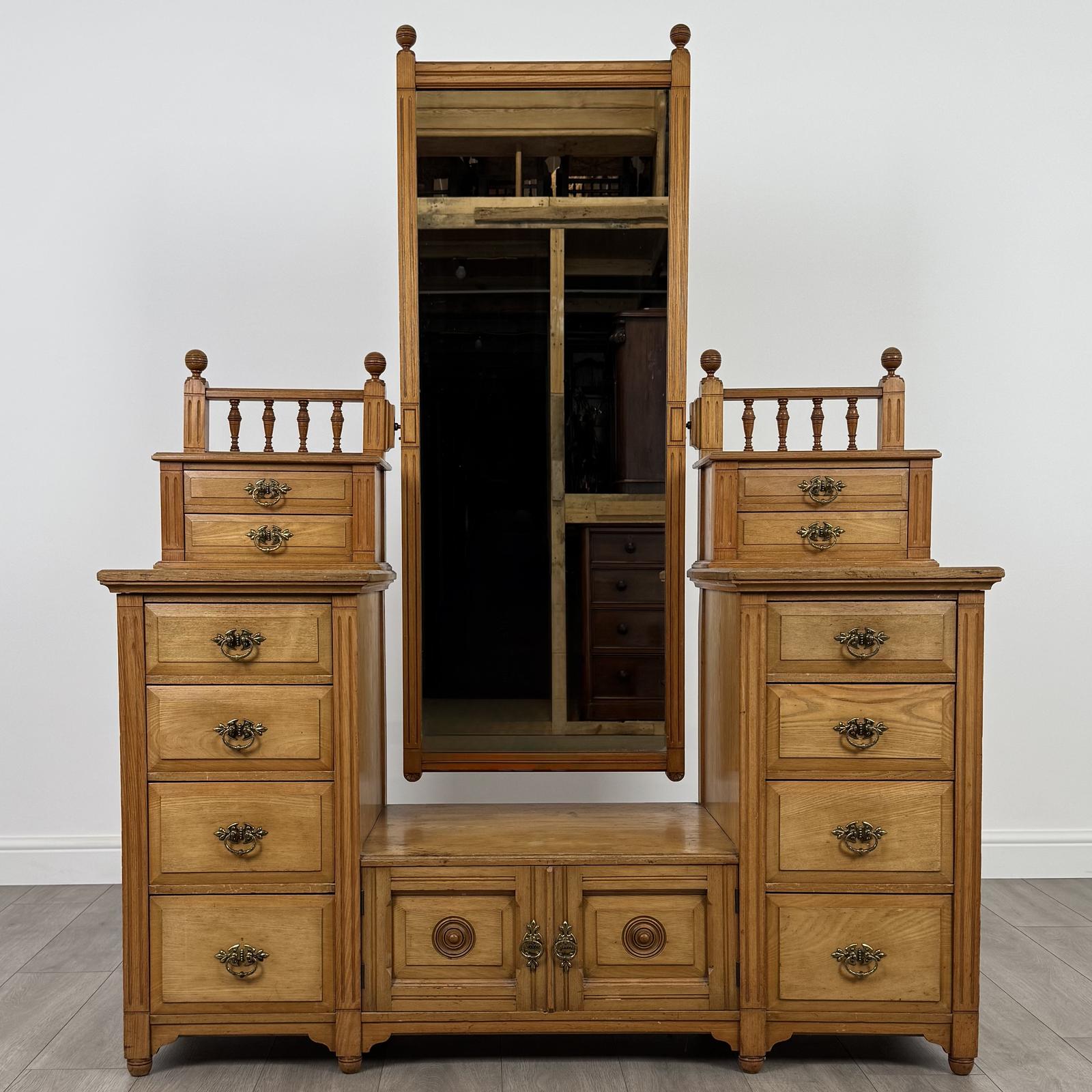 Antique 19th Century Fine Quality Dressing Chest in Oak (1 of 13)