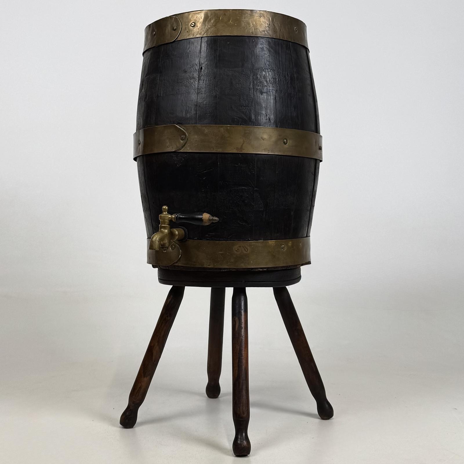 Antique 20th Century Decorative Brass Bound Oak Barrel (1 of 11) Antique 20th Century Decorative Brass Bound Oak Barrel (1 of 11)