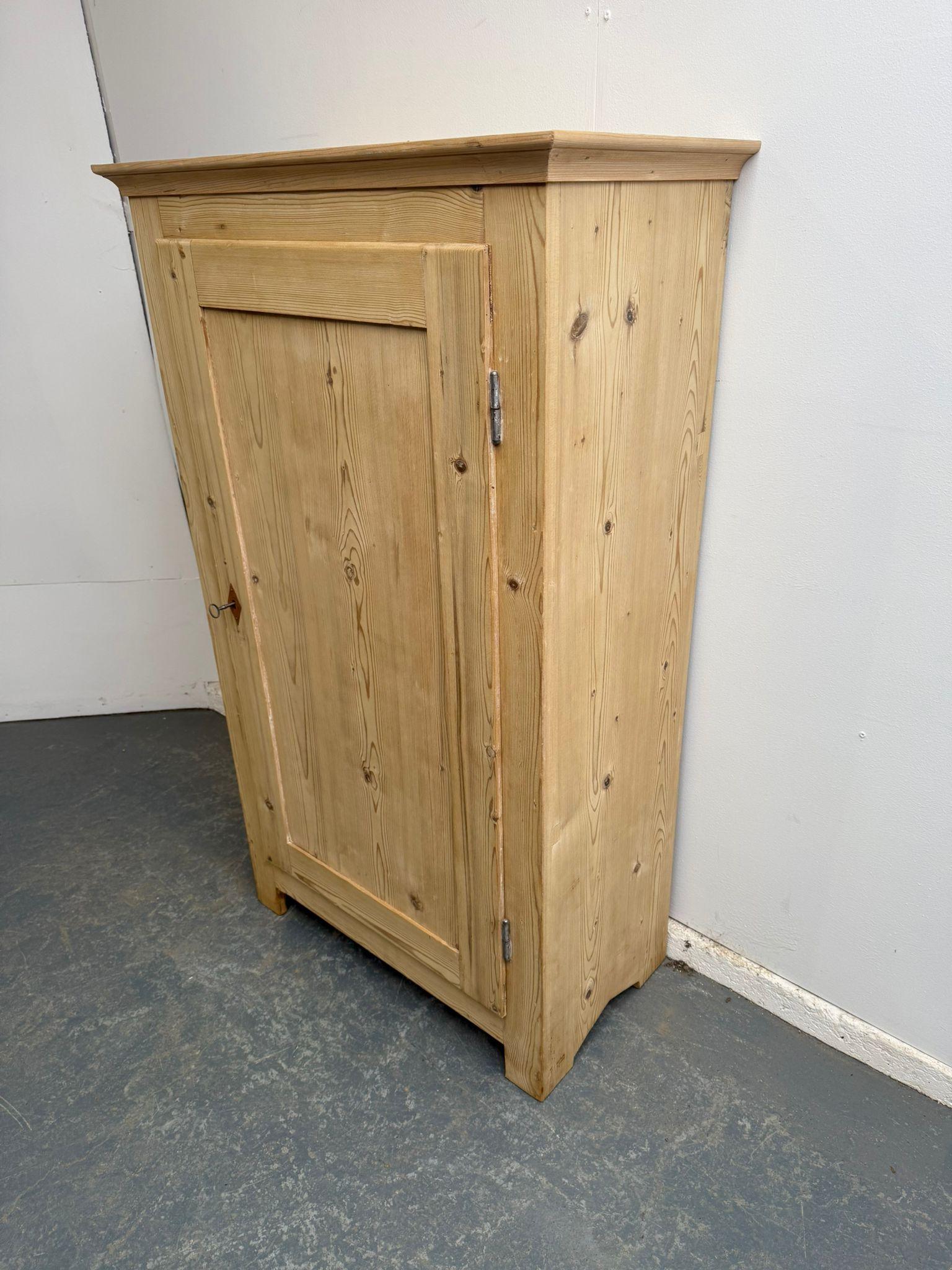 A Mint Clean Victorian Antique / Old Pine 1 Door Storage Cupboard to Wax/paint (1 of 9)