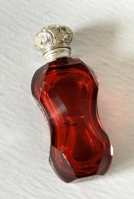 Superb Victorian Silver & Ruby Glass Scent Bottle (1 of 7) Superb Victorian Silver & Ruby Glass Scent Bottle (1 of 7)