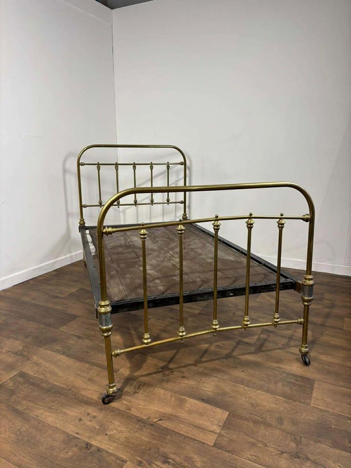 Victorian Brass & Iron Single Bed (1 of 12) Victorian Brass & Iron Single Bed (1 of 12)