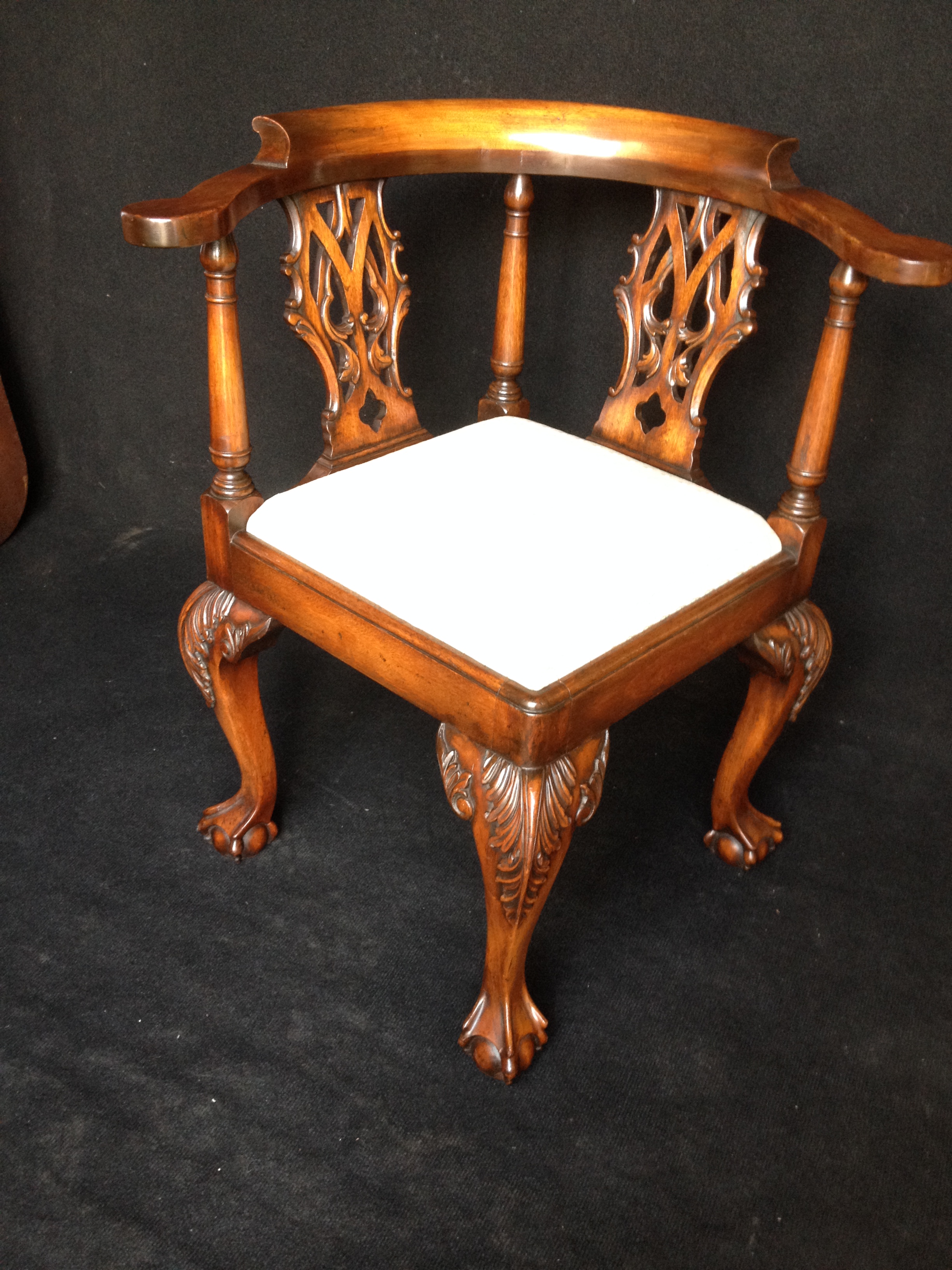 Excellent quality Mahogany Corner Chair (1 of 1)
