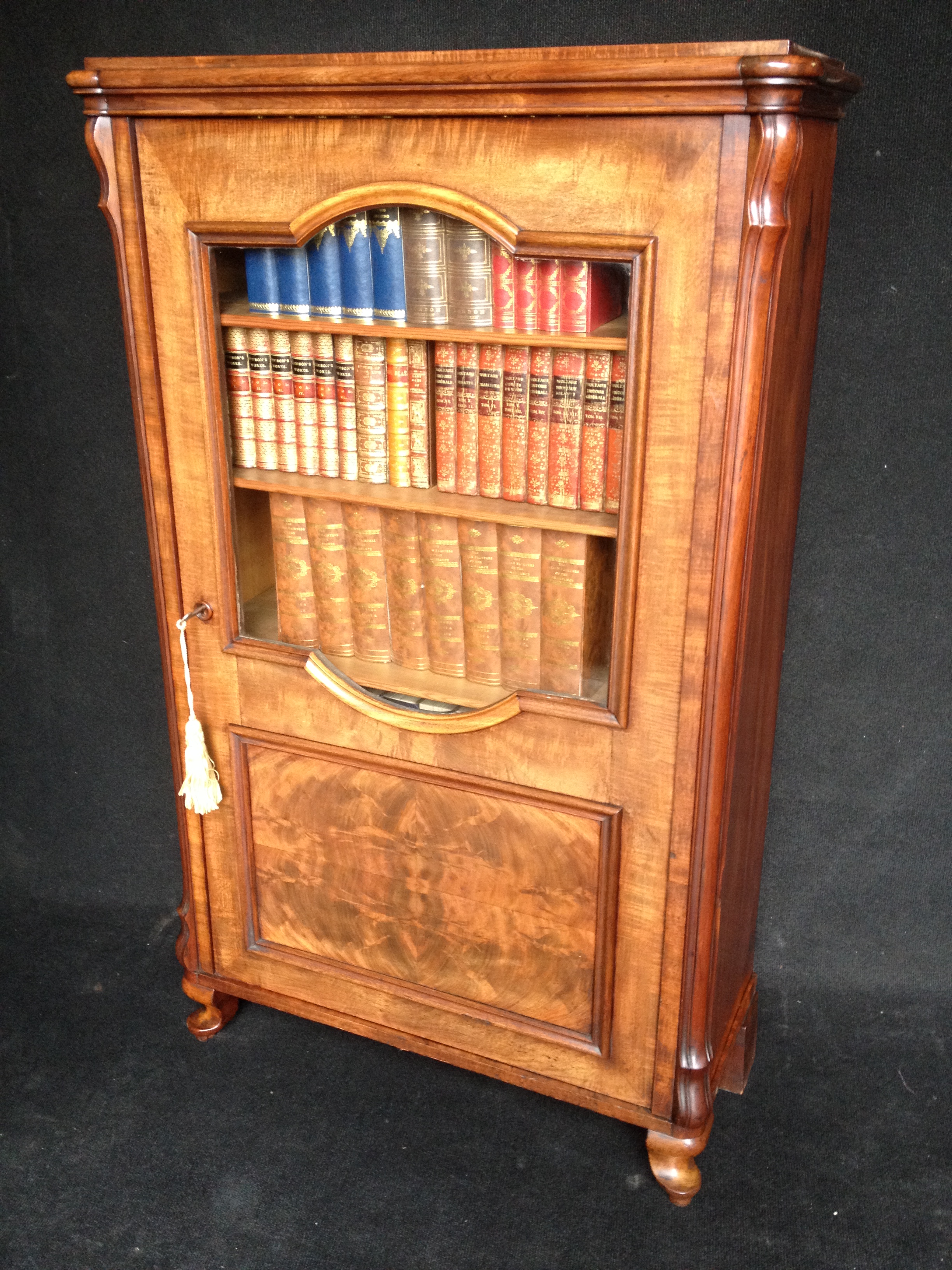 Good quality small Walnut Bookcase (1 of 1)