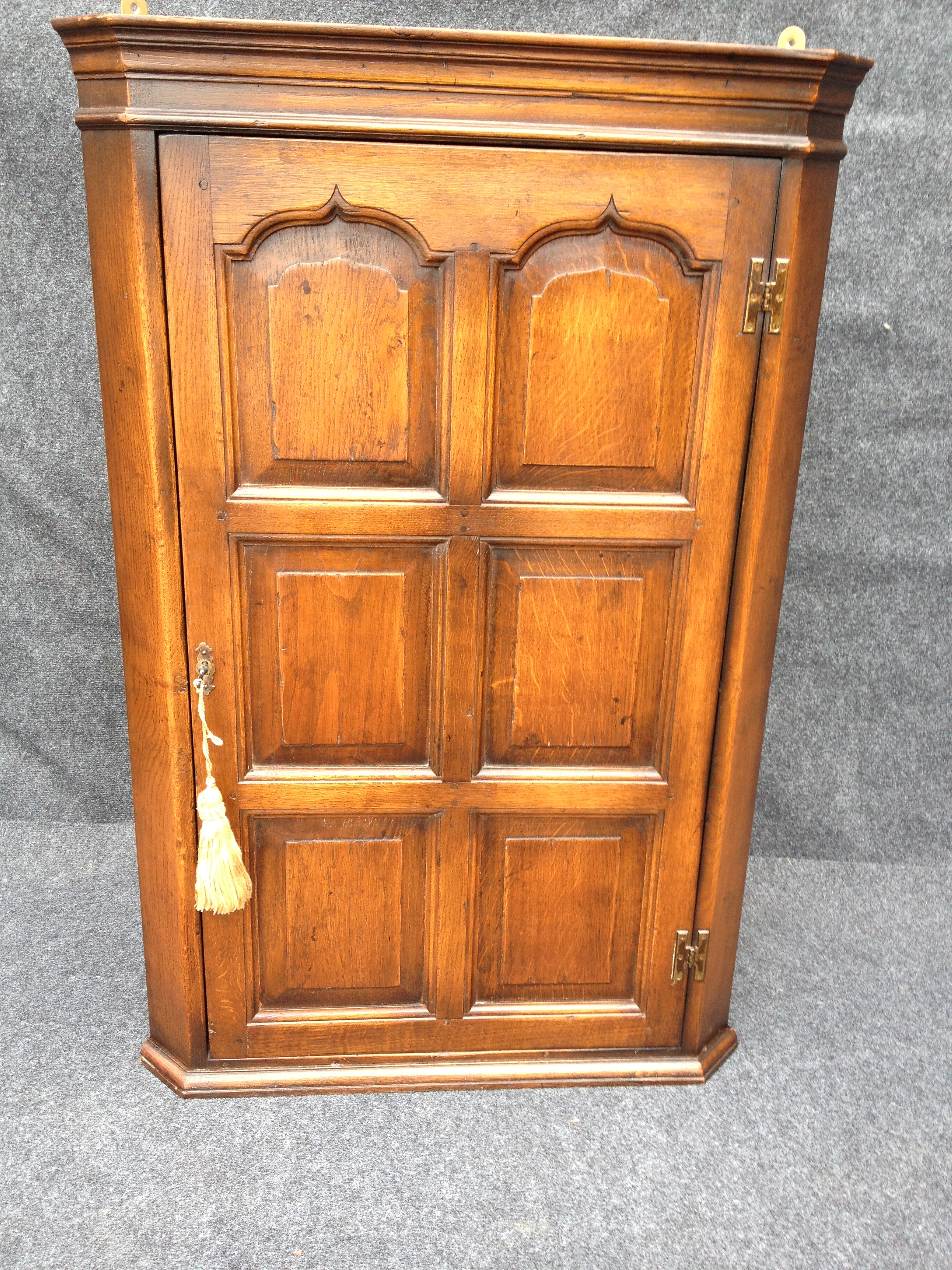 Large Ipswich Oak Hanging Corner Cupboard c.1920 (1 of 1)