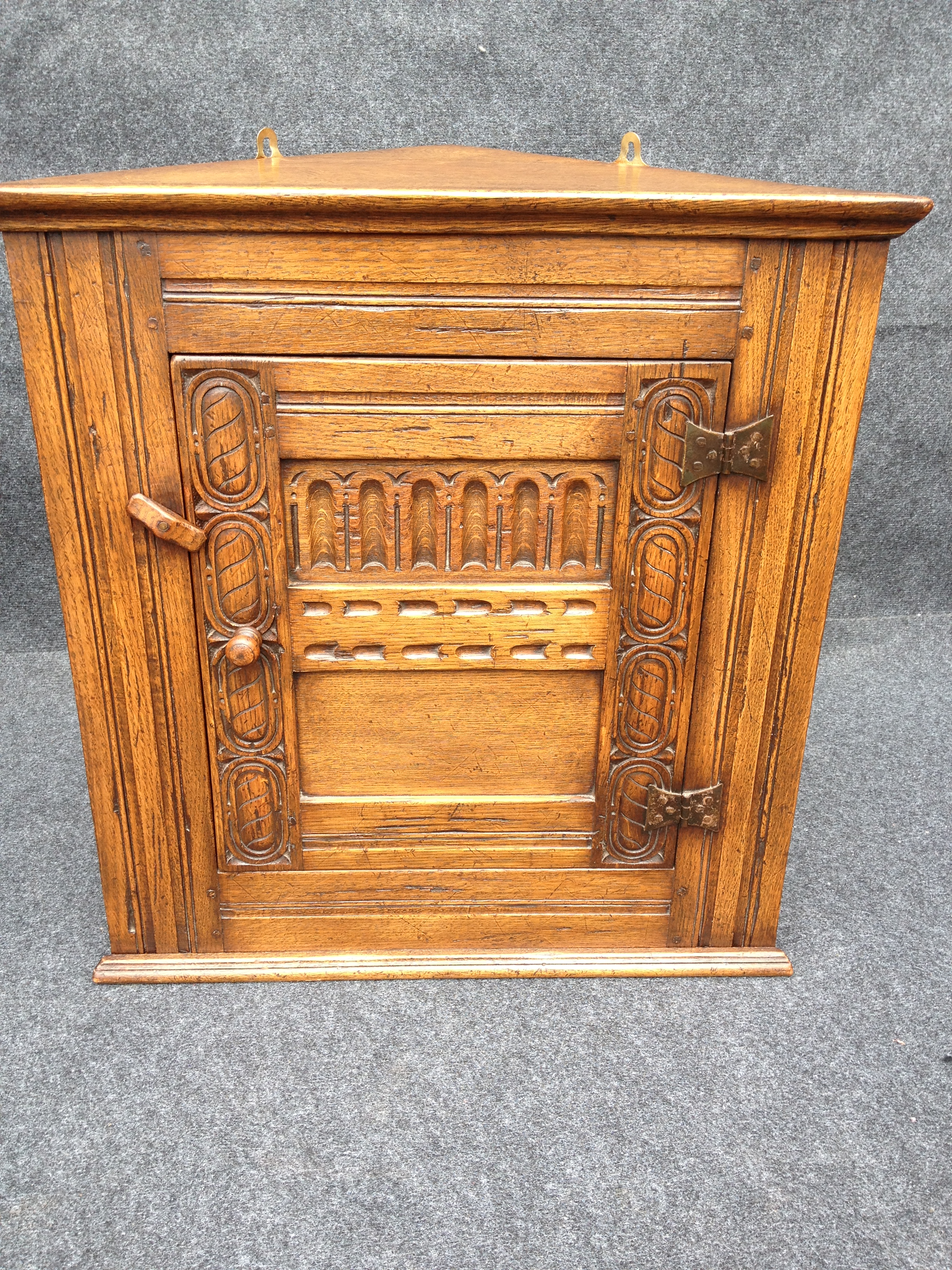 Ipswich Oak Hanging Corner Cupboard c.1920 (1 of 1)