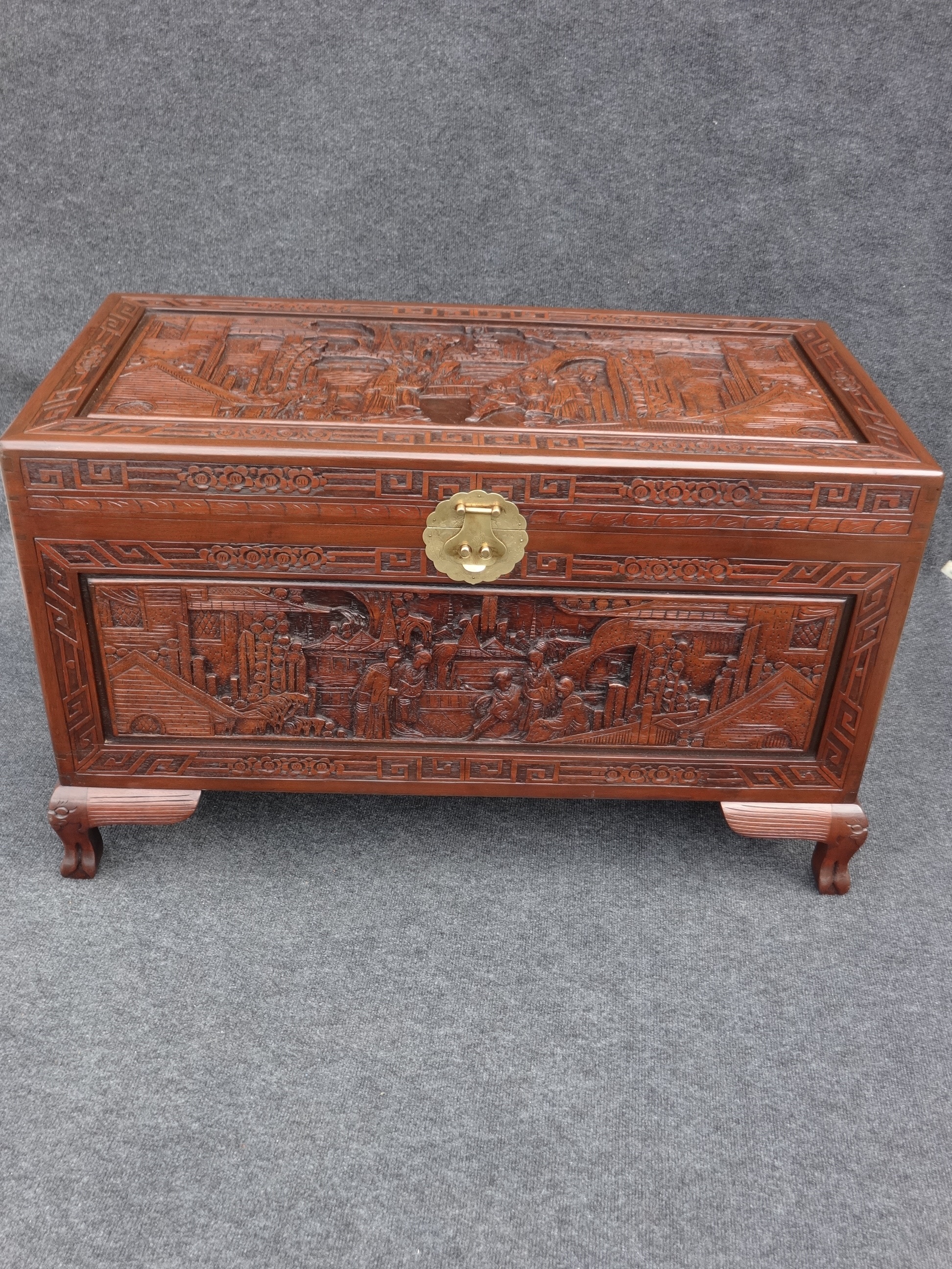 Good Camphor Wood Box/Coffer (1 of 1)