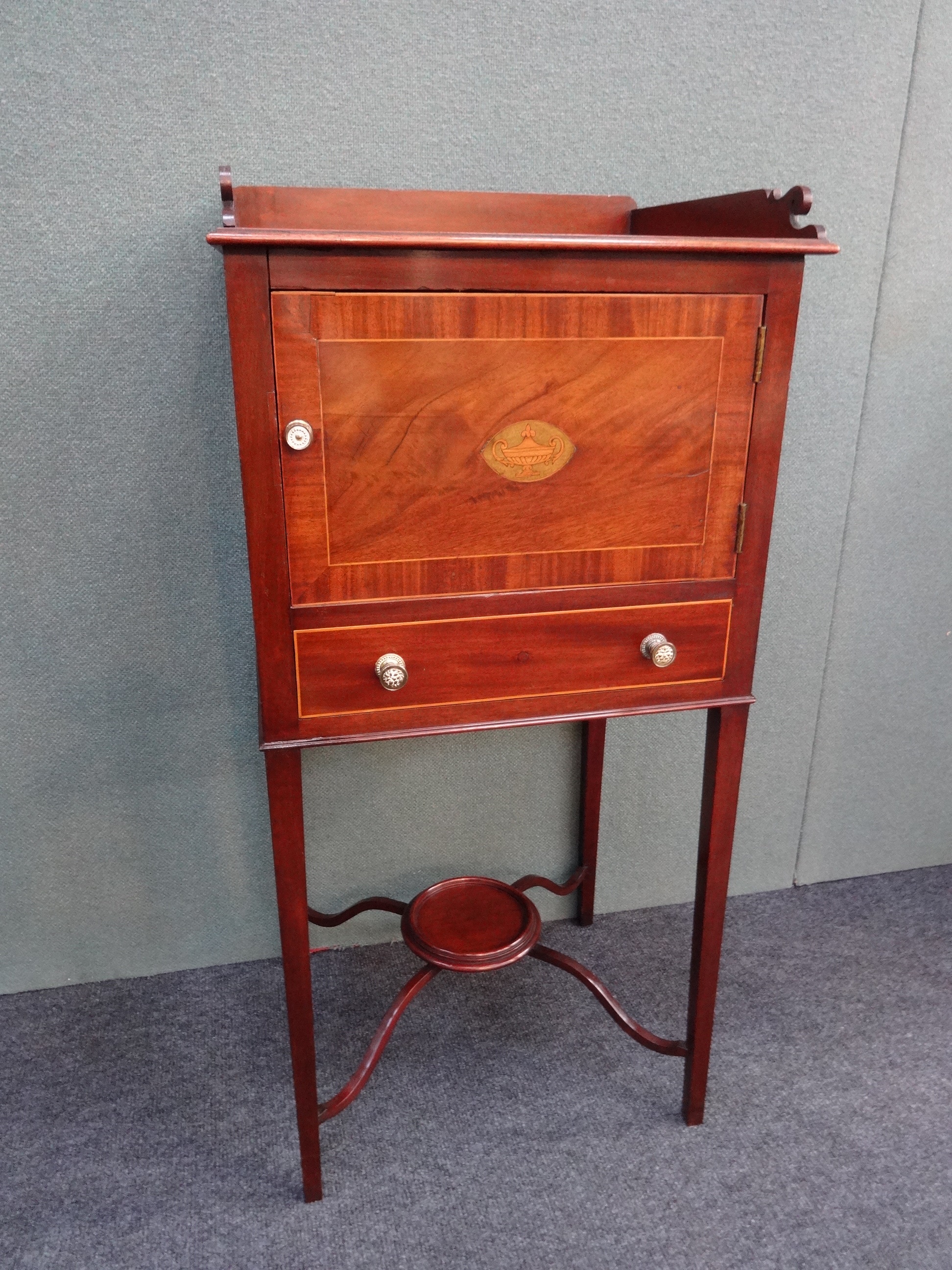 Excellent Quality Inlaid Edwardian Cabinet c.1901 (1 of 1)