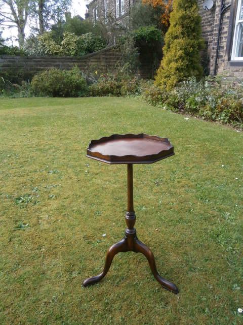 Antique Mahogany Gallery Top Wine Table (c.1920) (1 of 1)