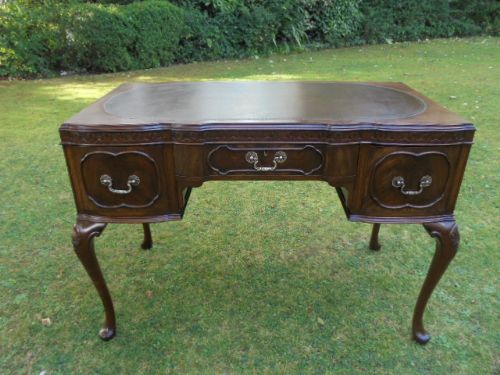 Quality Antique Mahogany Writing Table by Wylie & Lochhead c.1910 (1 of 1) Quality Antique Mahogany Writing Table by Wylie & Lochhead c.1910 (1 of 1)