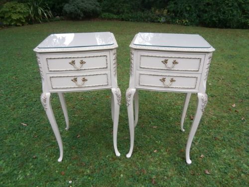 Pair of White Painted Bedside Tables / Bedside Chests (1 of 1)
