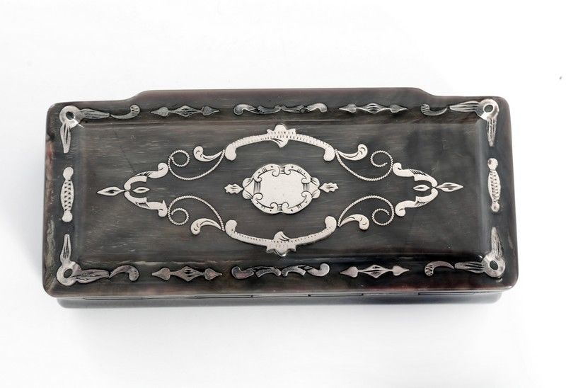 English Georgian Regency Horn & Silver Piquet Snuff Box (1 of 1)