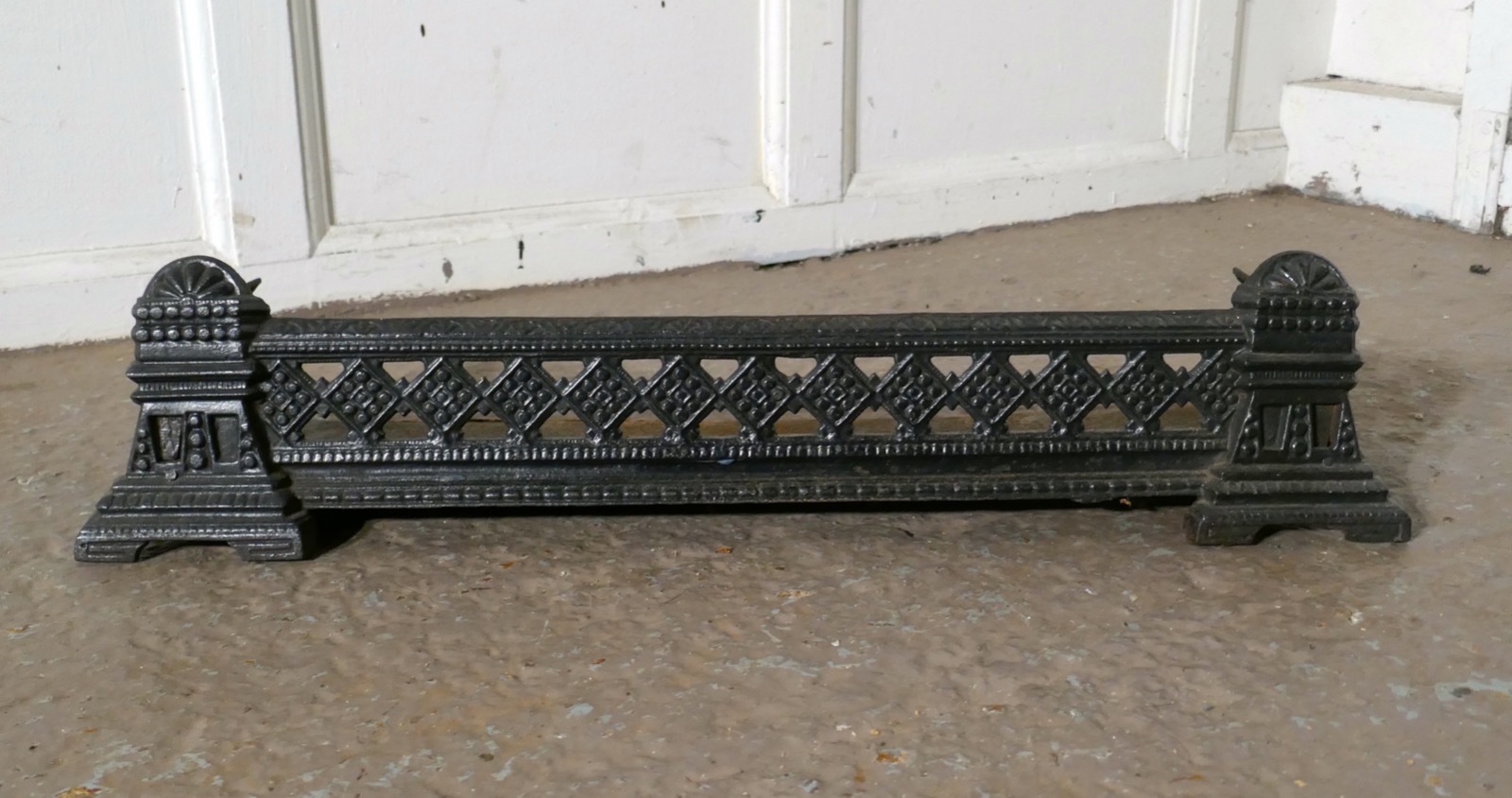Small Victorian Cast Iron Fender or Dog Grate - A135 / LA141577 | LoveAntiques.com