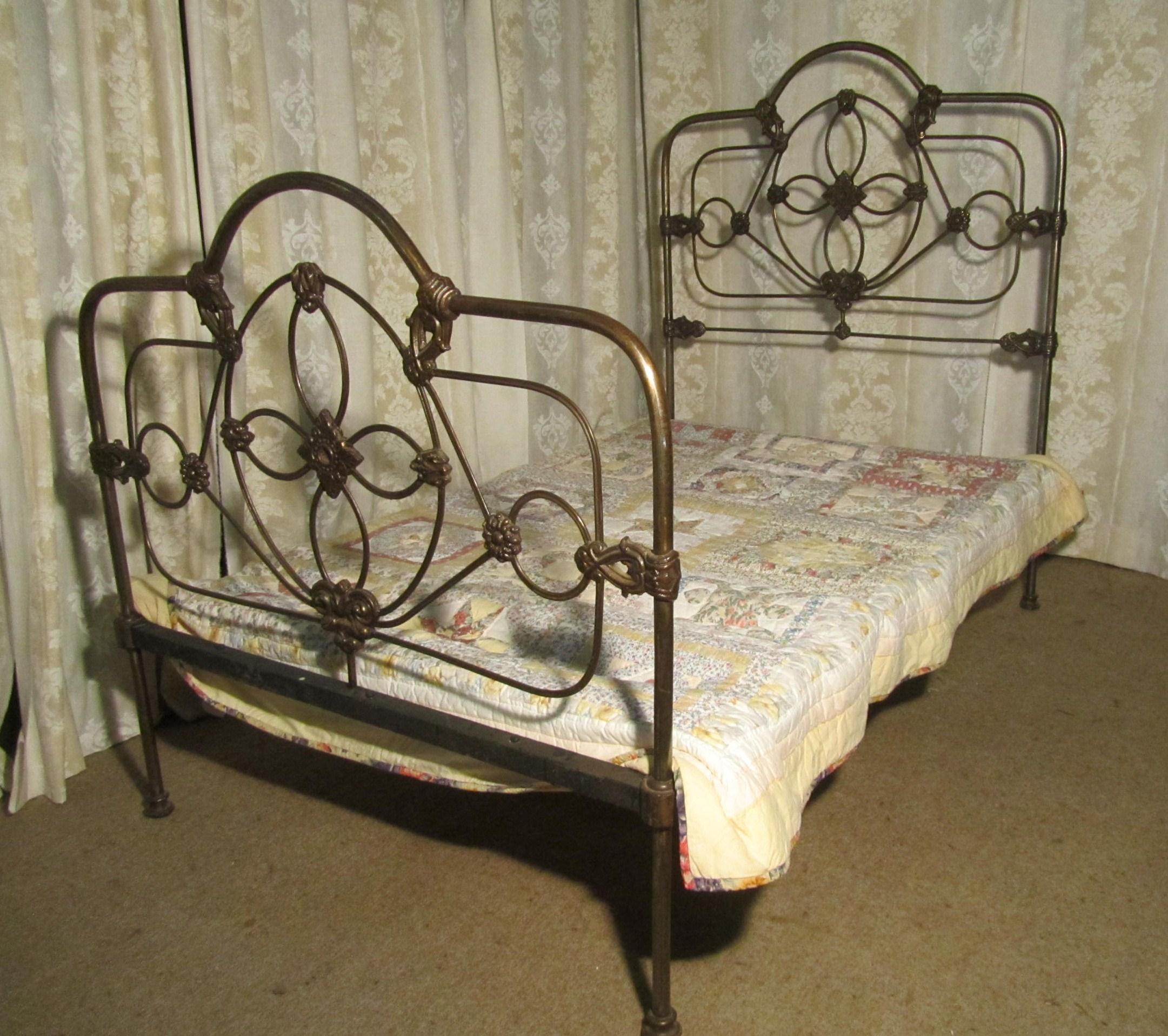 Striking Victorian Cast Iron 4ft Double Bed (1 of 1)