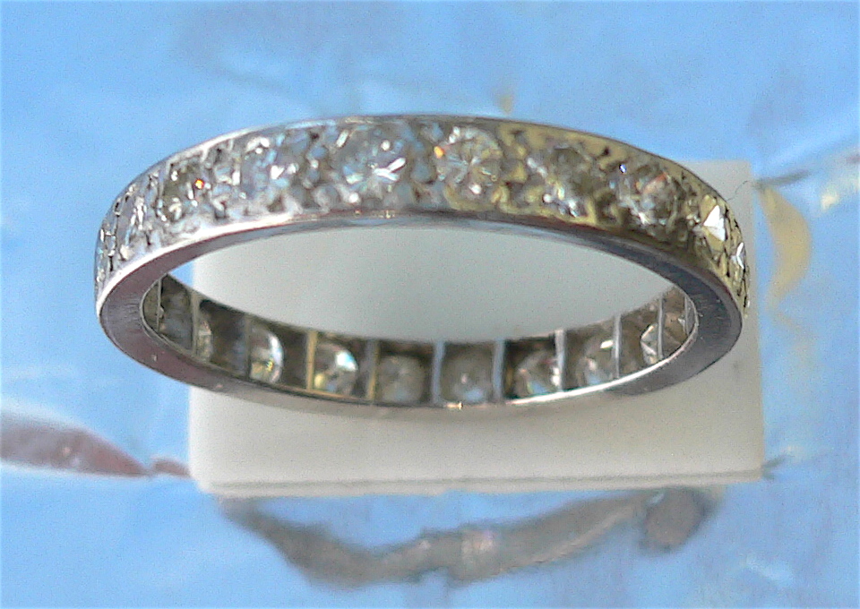 Full Eternity Ring in 18ct White Gold c.1930 (1 of 1)