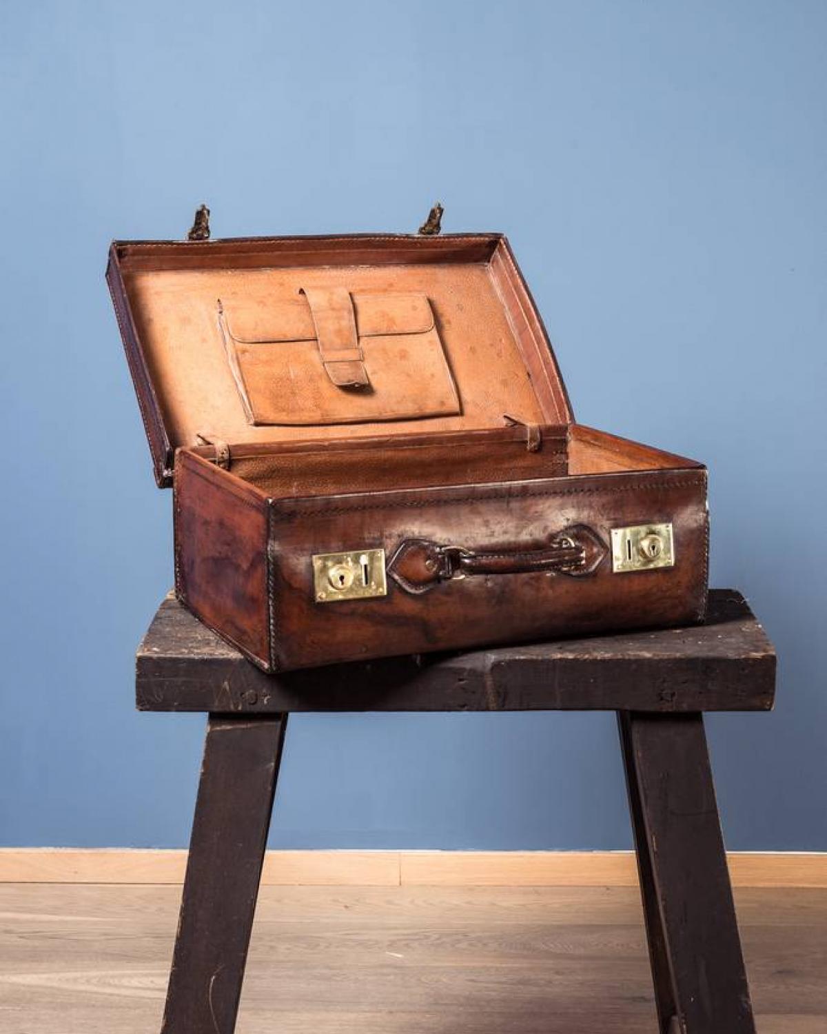 Small leather suitcase 1920's (1 of 1)