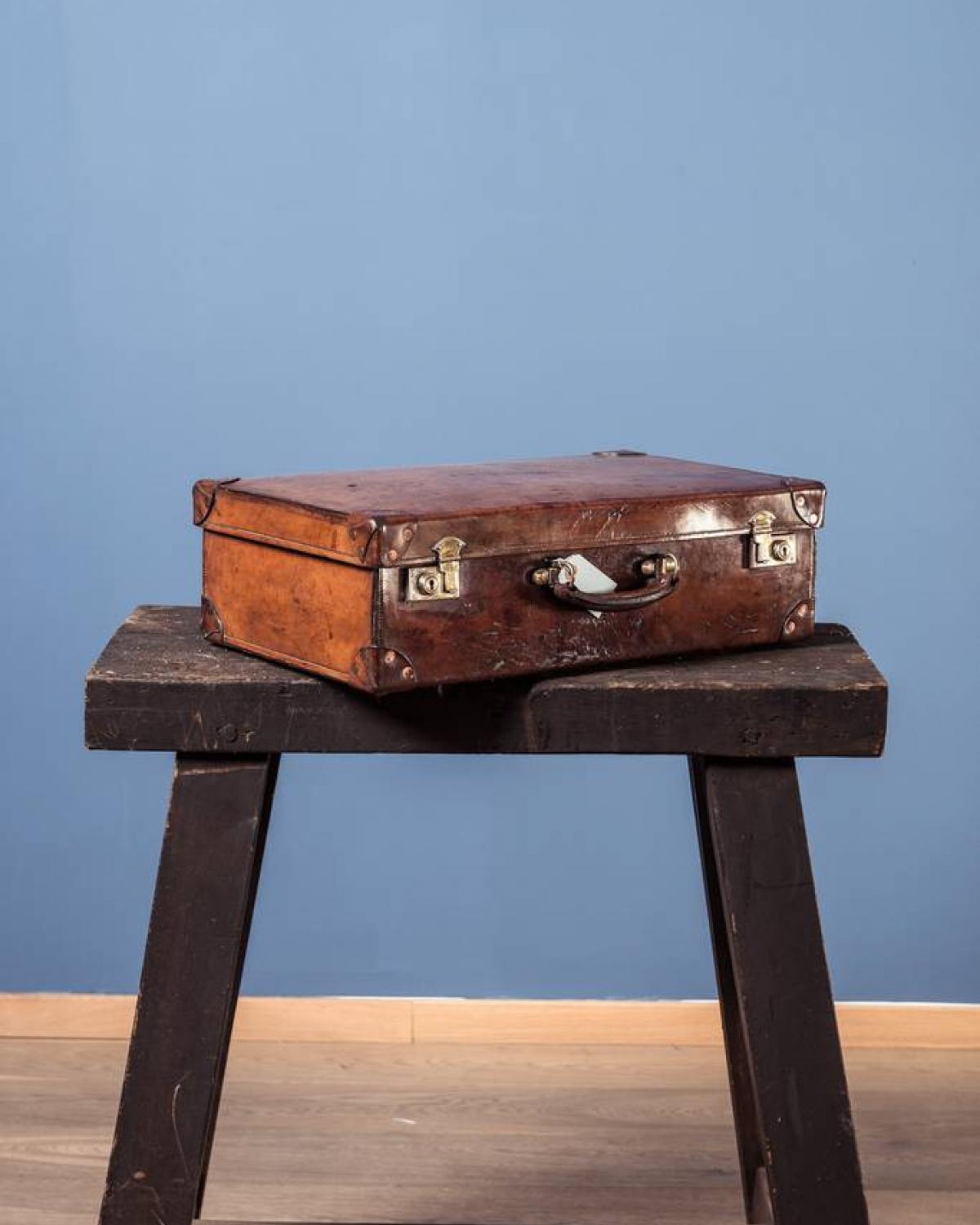 Suitcase J.E. Walker (1 of 4)