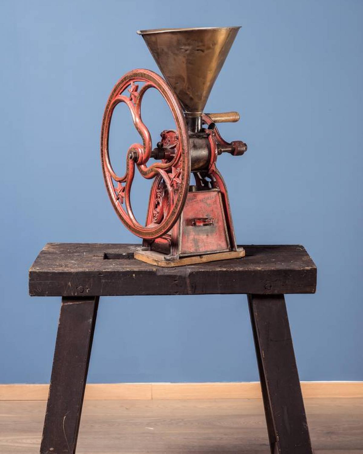 American coffee grinder C. 1870 (1 of 3)