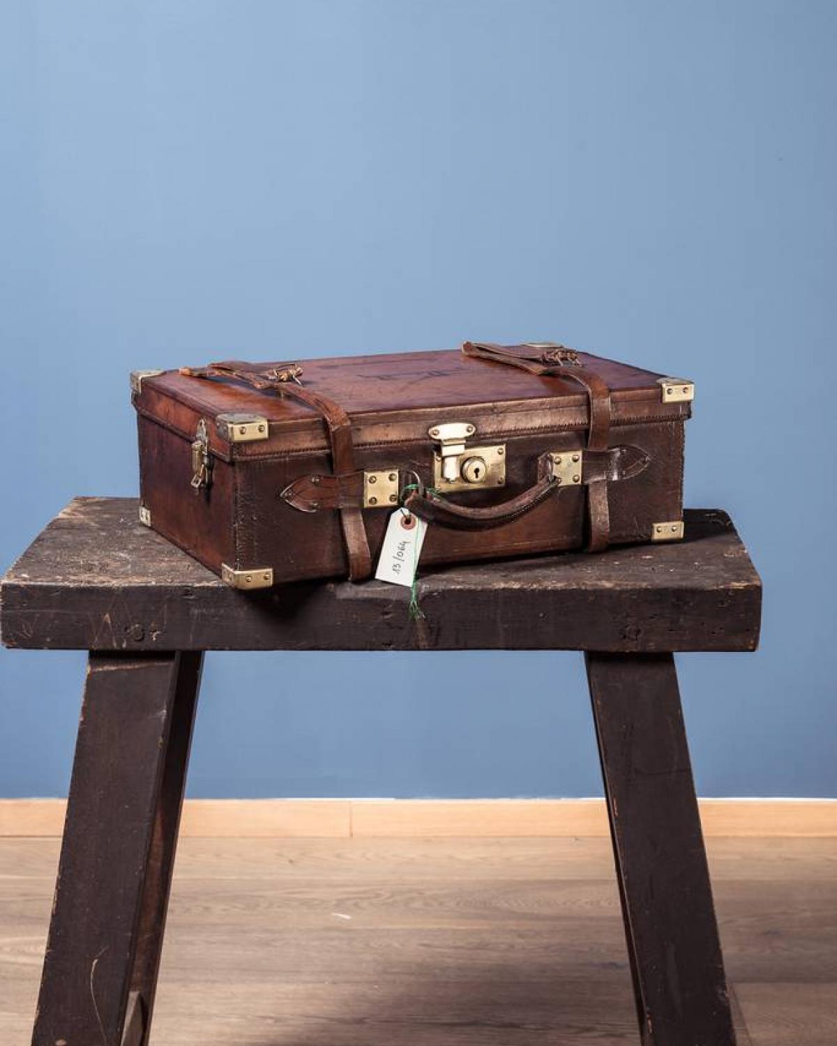 Vintage leather cartridge case D.R. (1 of 1)