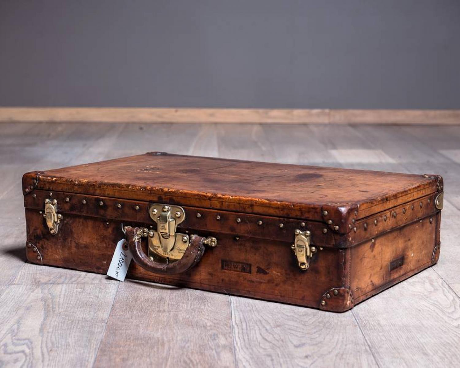 Magnificent Vuitton suitcase (1 of 1)