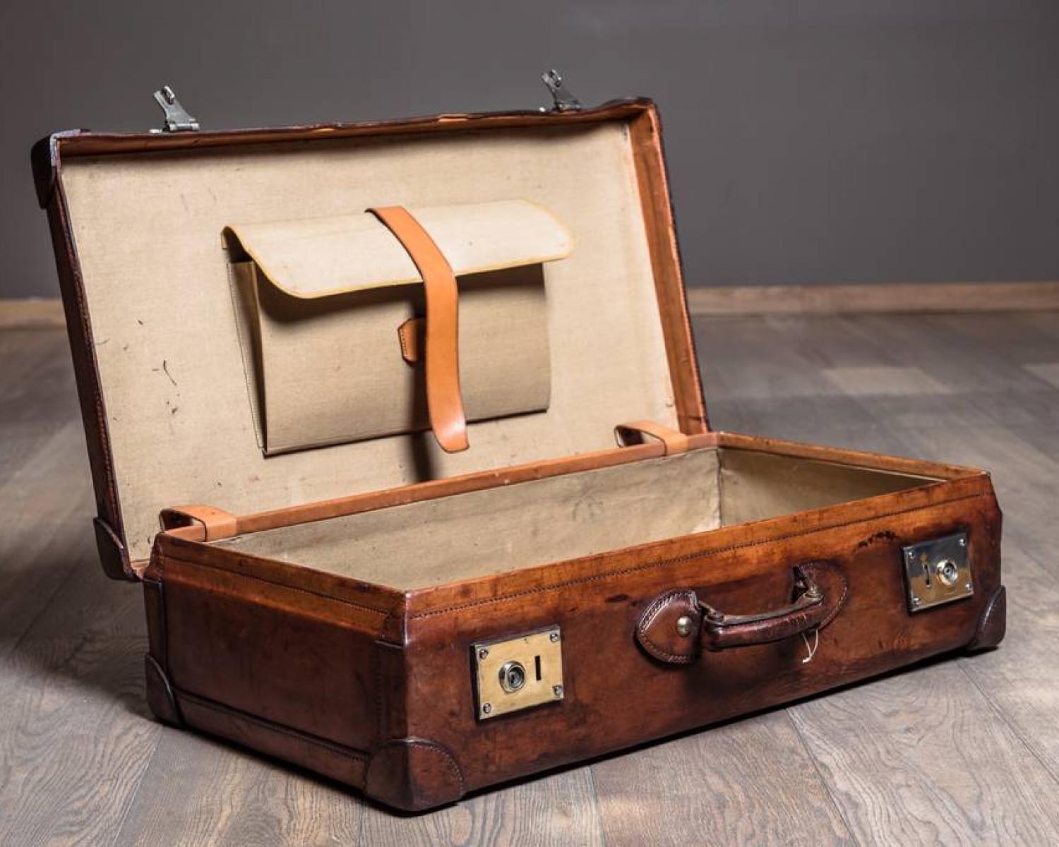 Very nice suitcase L W (1 of 1)