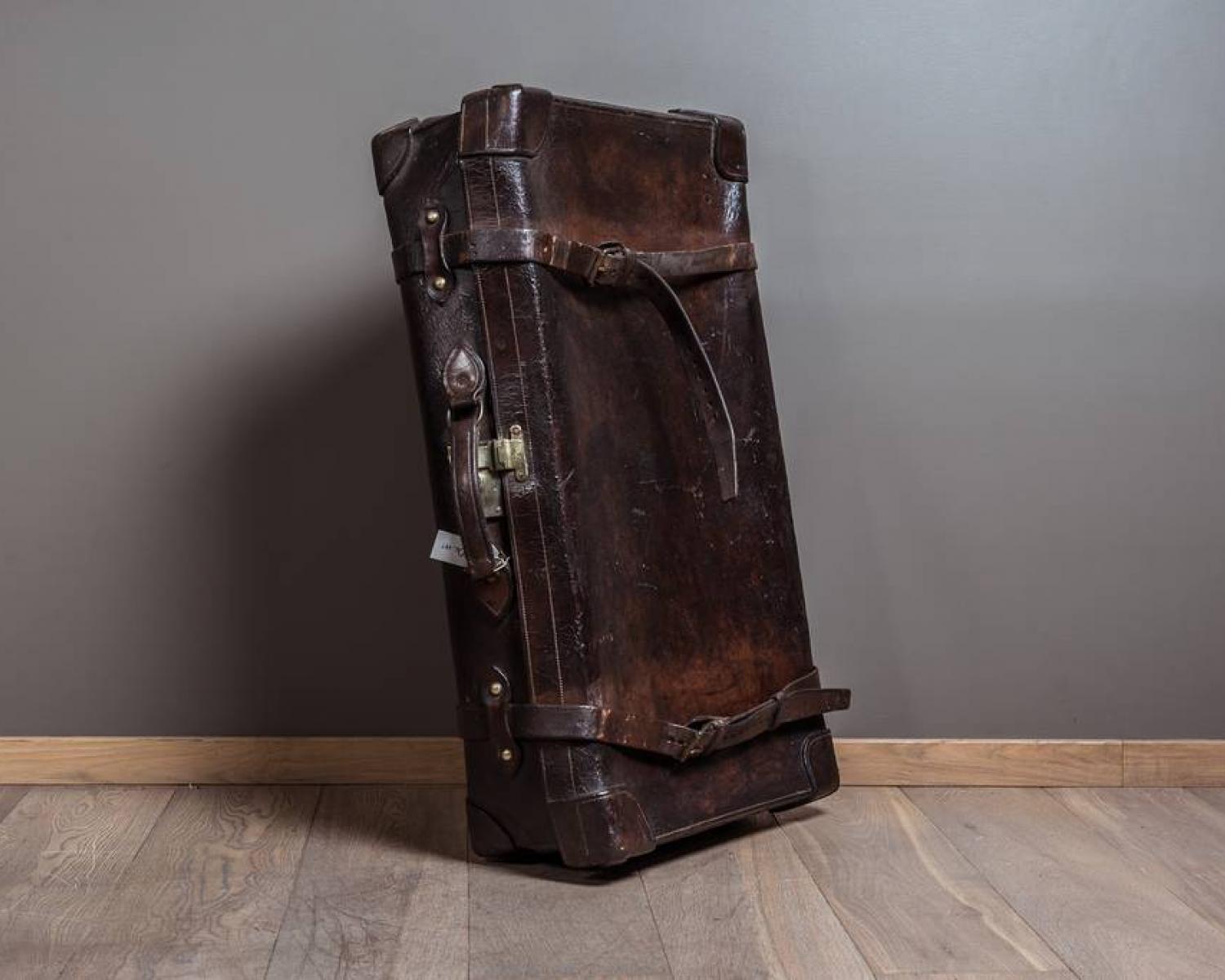 Very large suitcase called portemanteau (1 of 1)