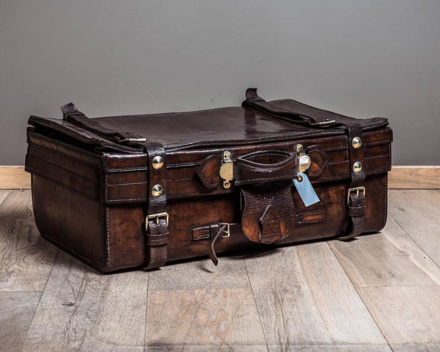 Vintage leather gusseted suitcase 1870 (1 of 1)