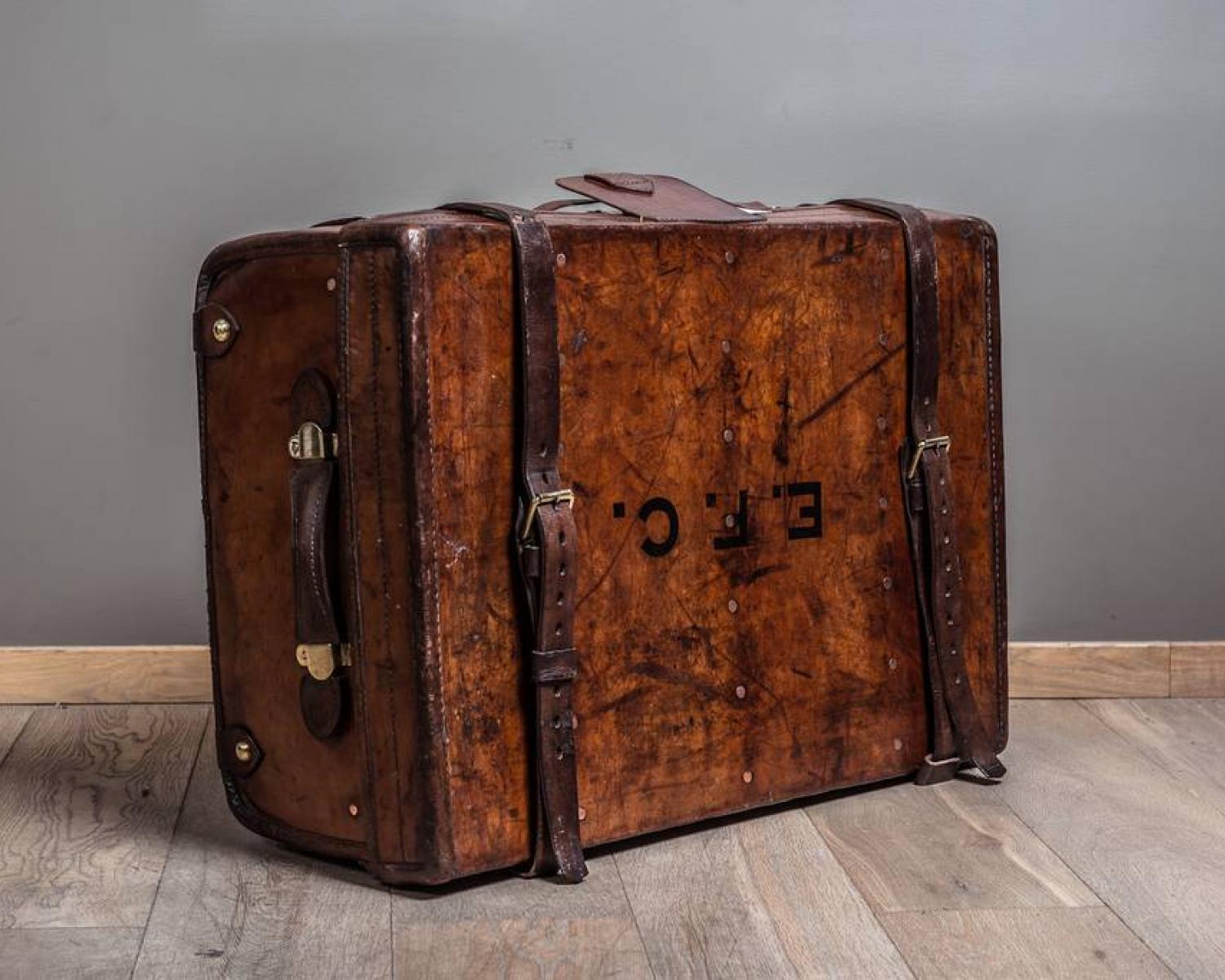 Leather trunk E.F.C. (1 of 1)