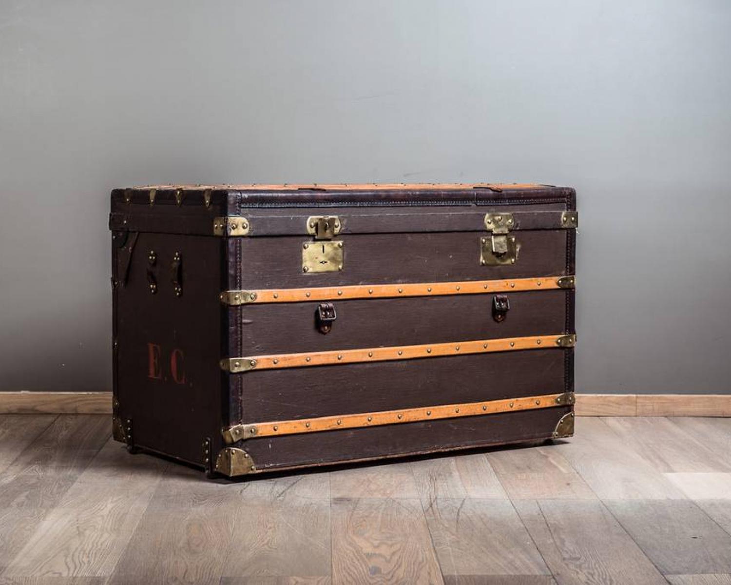 Chest theater's clothes (1 of 1)