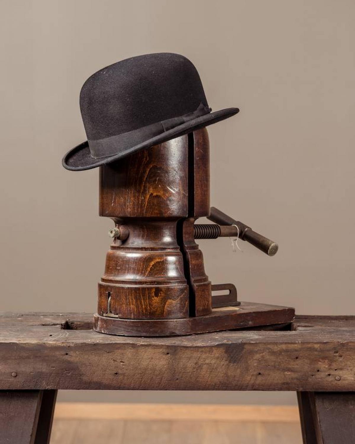 Adjustable hat form (1 of 1)