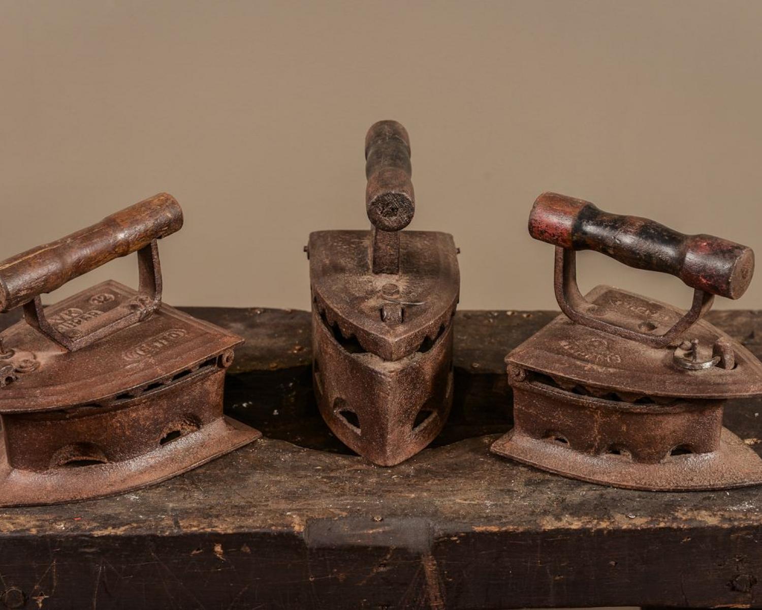 Embers iron C. 1850 (1 of 1)