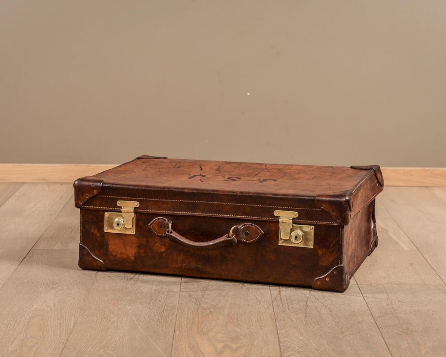 Leather suitcase J.S.J. (1 of 4)