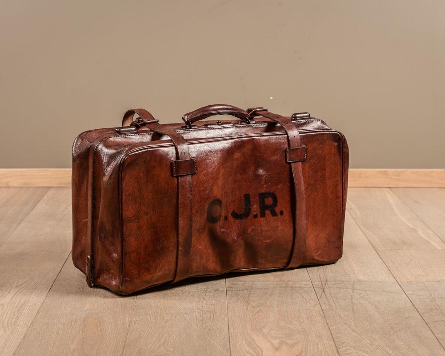 Gusseted suitcase C.J.R. (1 of 1)