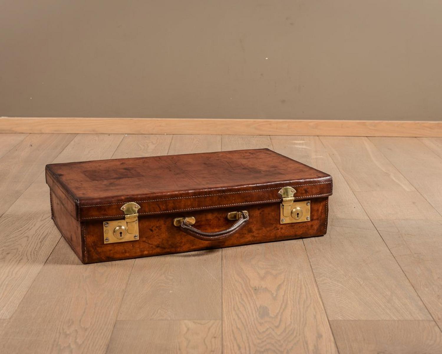 Very nice suitcase 1910 (1 of 1)