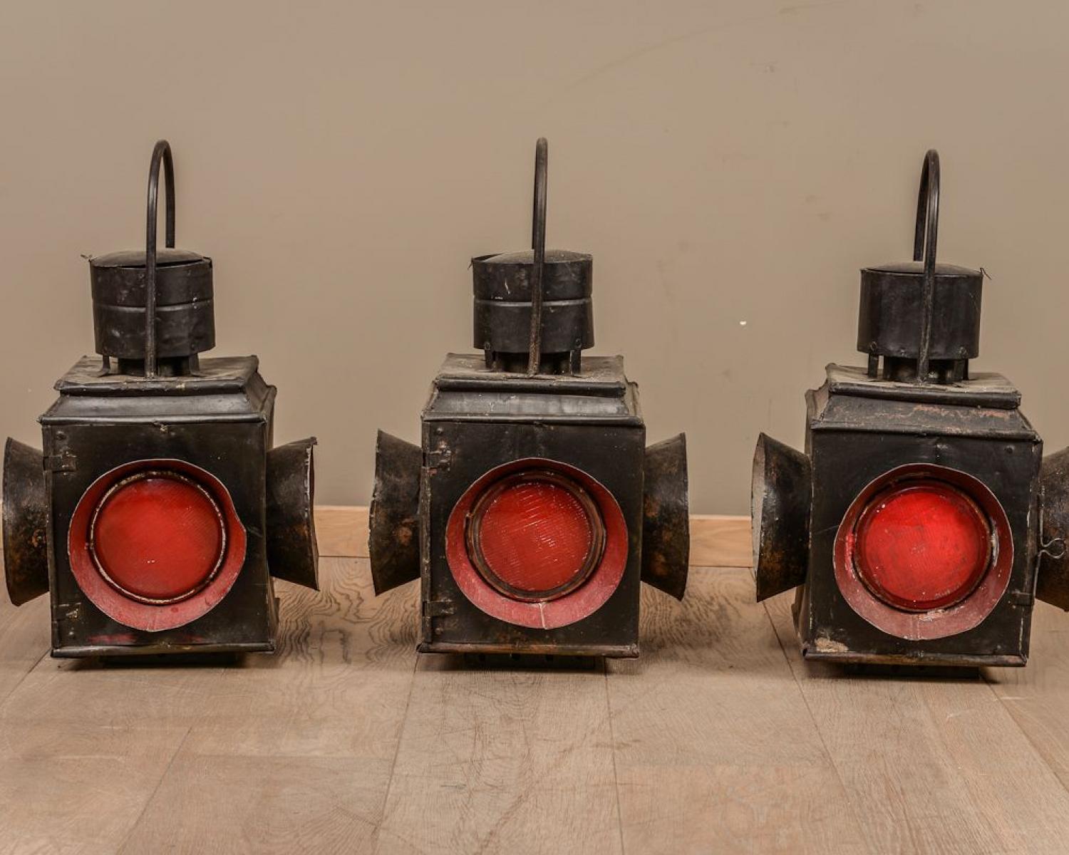 Railroad lantern C. 1940 (1 of 1)