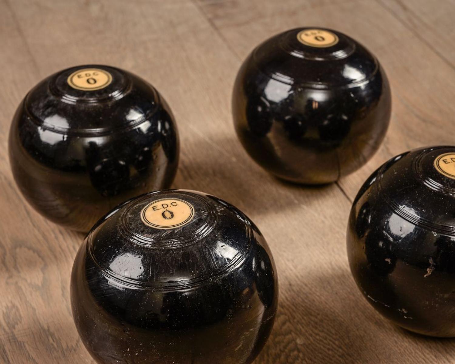 Lawn bowls O (per 4) (1 of 1)