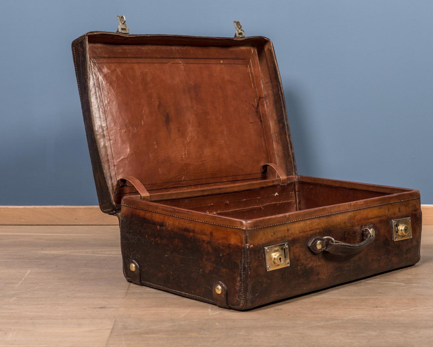 Leather suitcase (1 of 1)