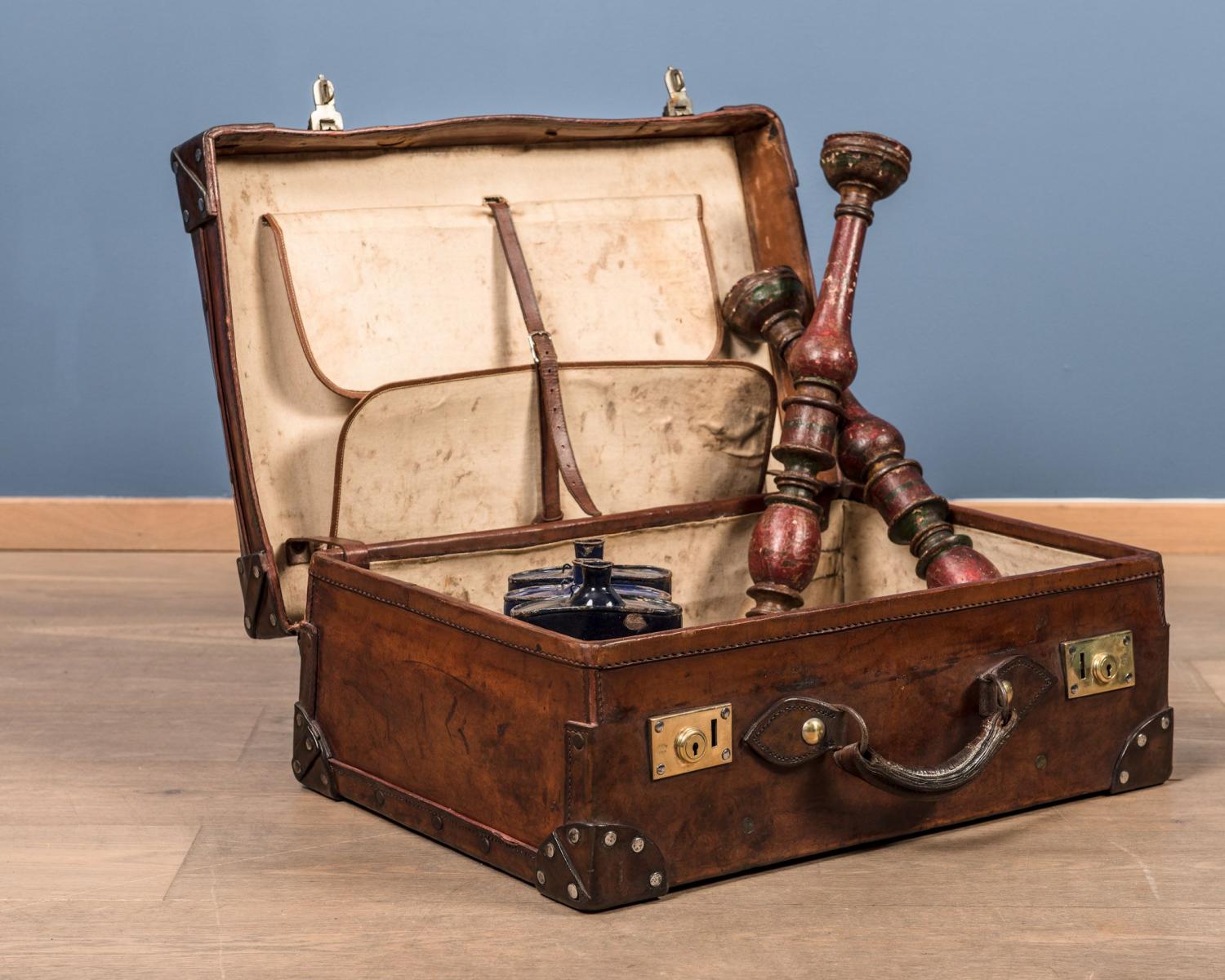 Superb leather suitcase (1 of 1)