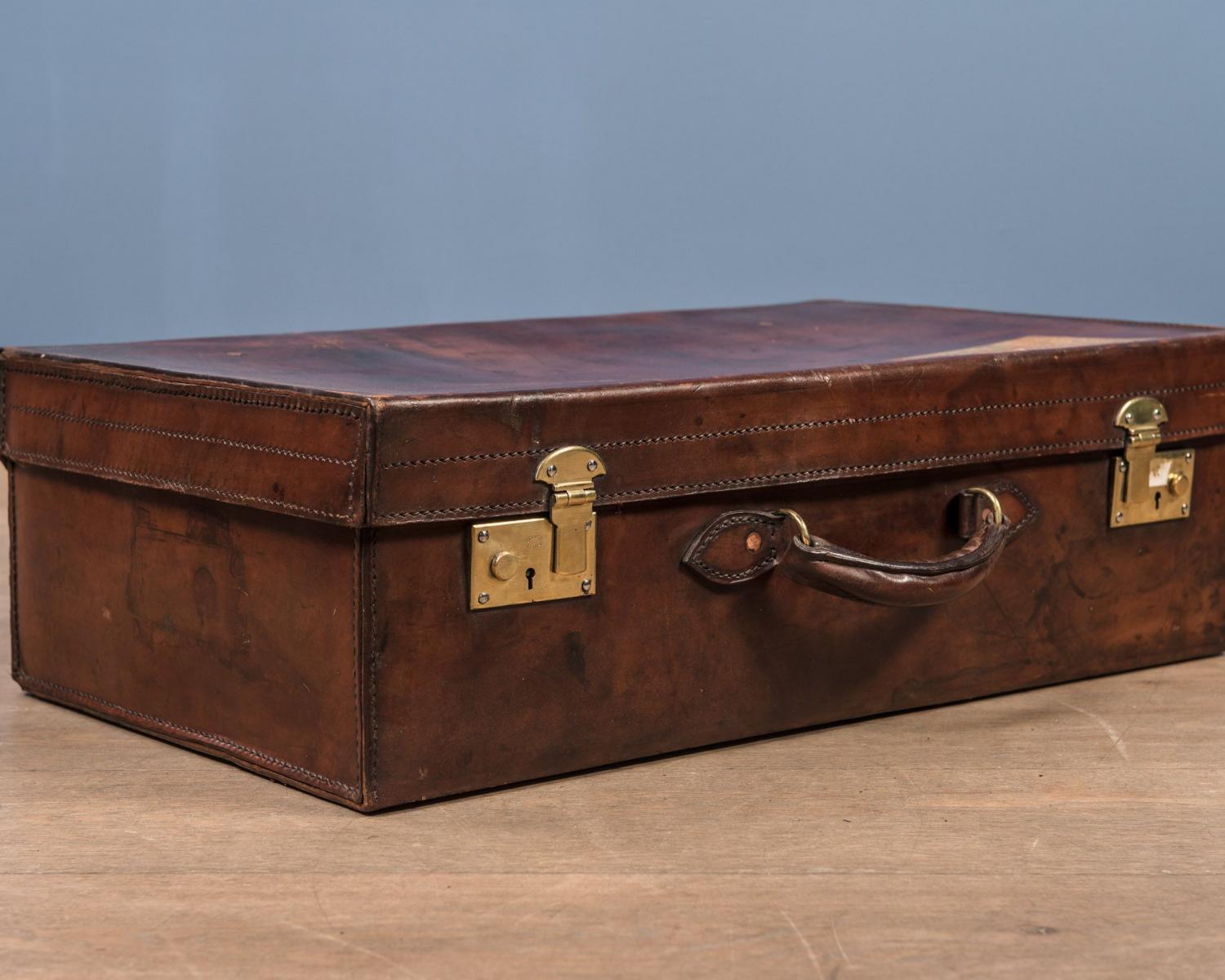 Leather suitcase V M L (1 of 1)